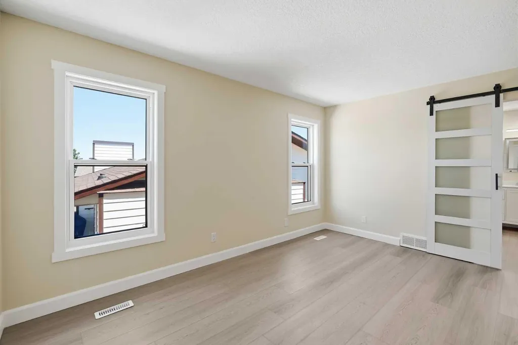 43 Beaconsfield Place NW Calgary AB T3K1W8