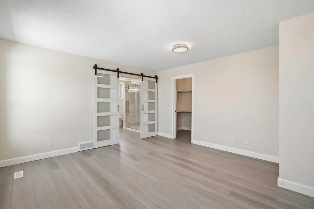 43 Beaconsfield Place NW Calgary AB T3K1W8