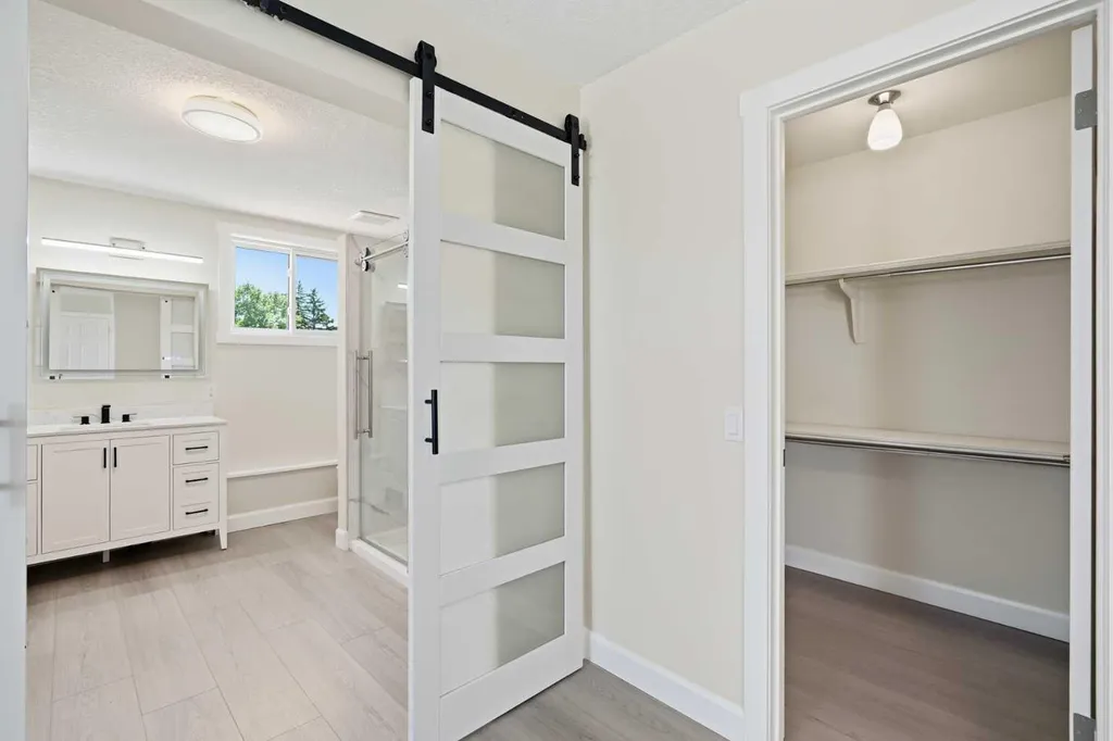 43 Beaconsfield Place NW Calgary AB T3K1W8