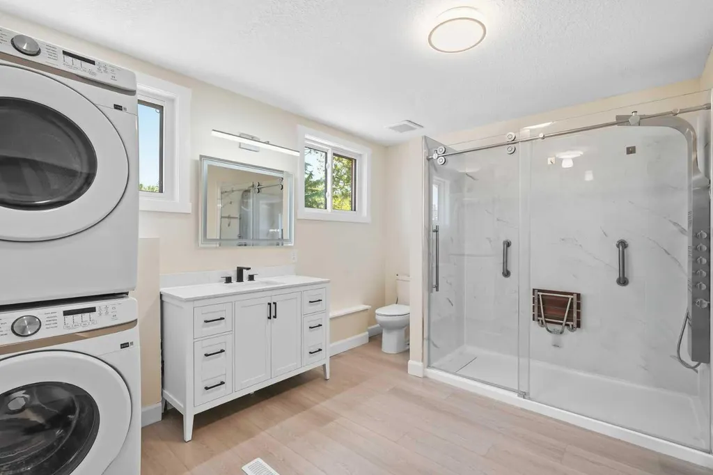 43 Beaconsfield Place NW Calgary AB T3K1W8