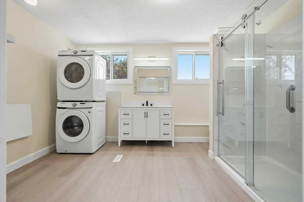 43 Beaconsfield Place NW Calgary AB T3K1W8