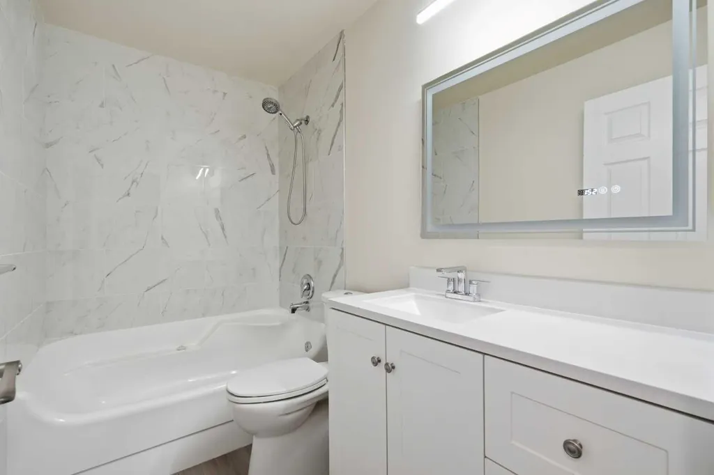 43 Beaconsfield Place NW Calgary AB T3K1W8