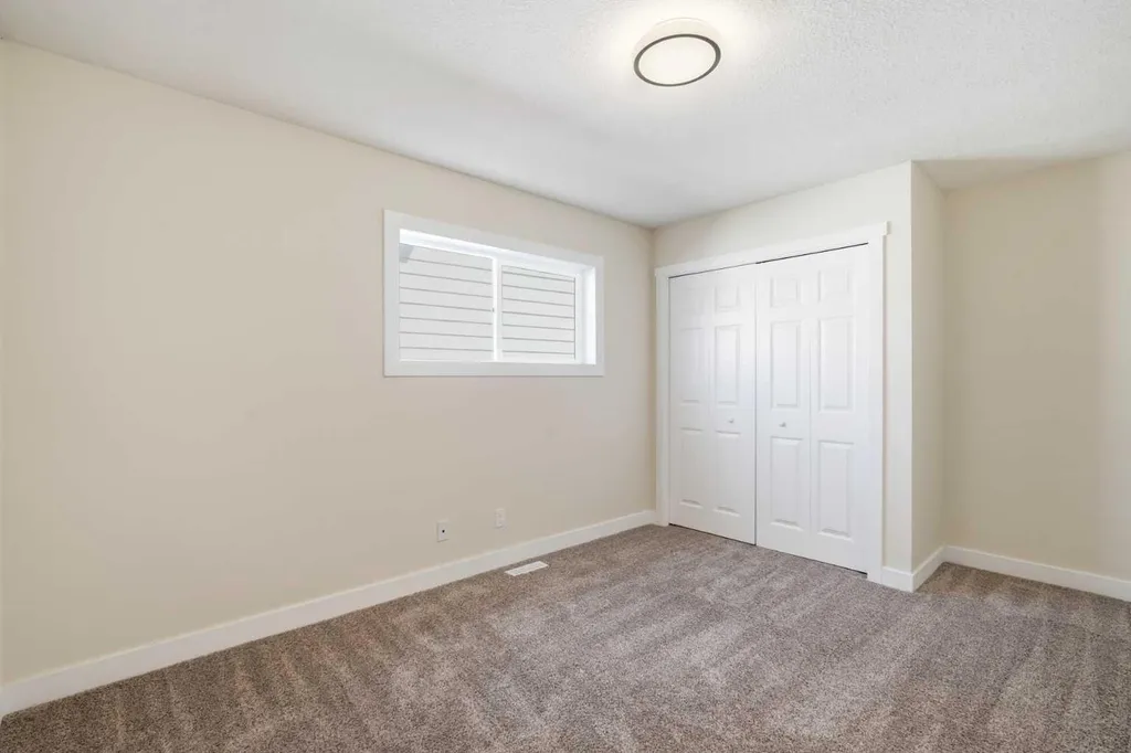 43 Beaconsfield Place NW Calgary AB T3K1W8