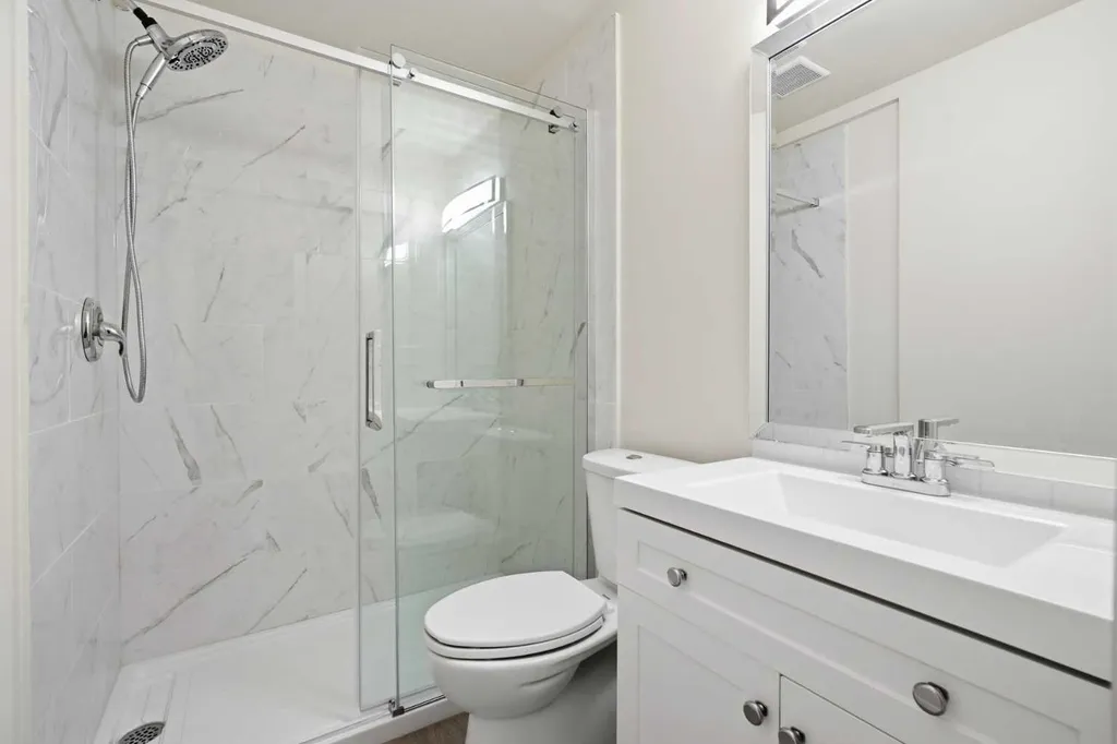 43 Beaconsfield Place NW Calgary AB T3K1W8