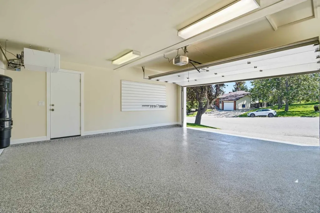 43 Beaconsfield Place NW Calgary AB T3K1W8