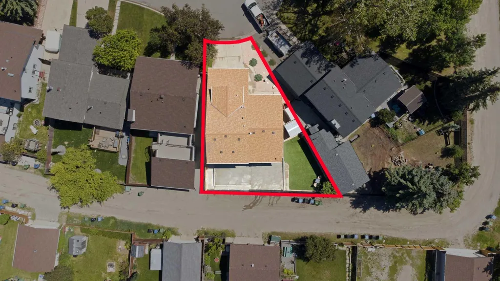 43 Beaconsfield Place NW Calgary AB T3K1W8