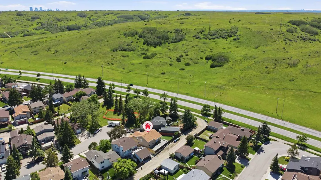 43 Beaconsfield Place NW Calgary AB T3K1W8