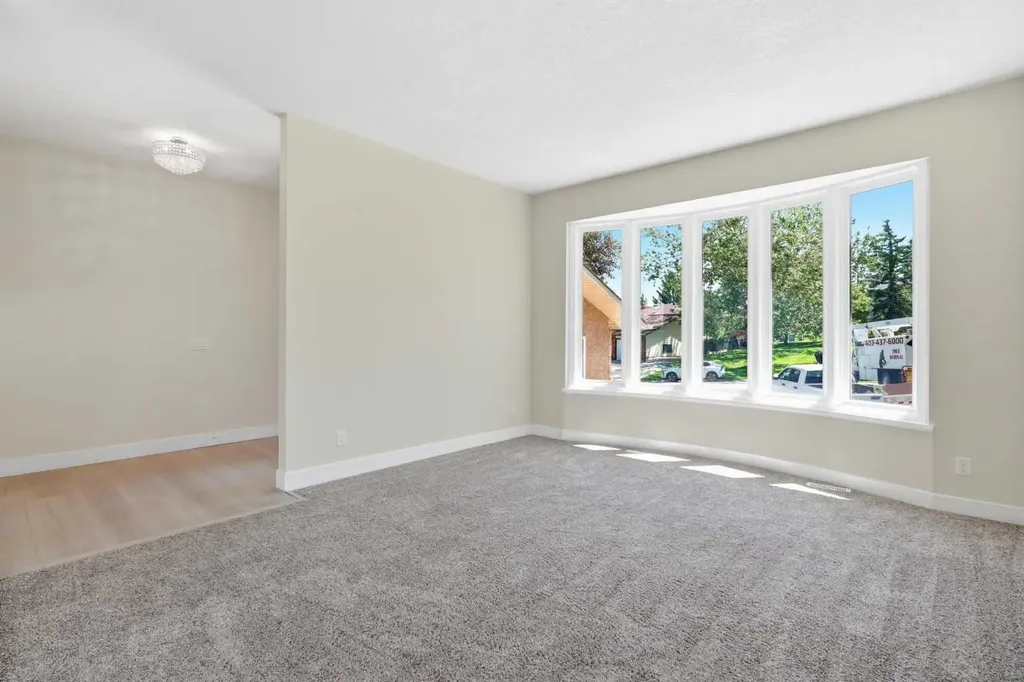 43 Beaconsfield Place NW Calgary AB T3K1W8