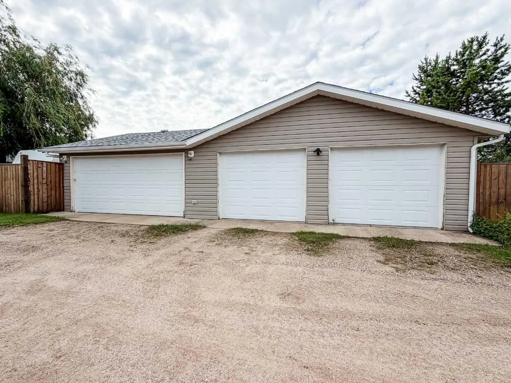6108 41 Avenue Stettler AB T4K 1H2