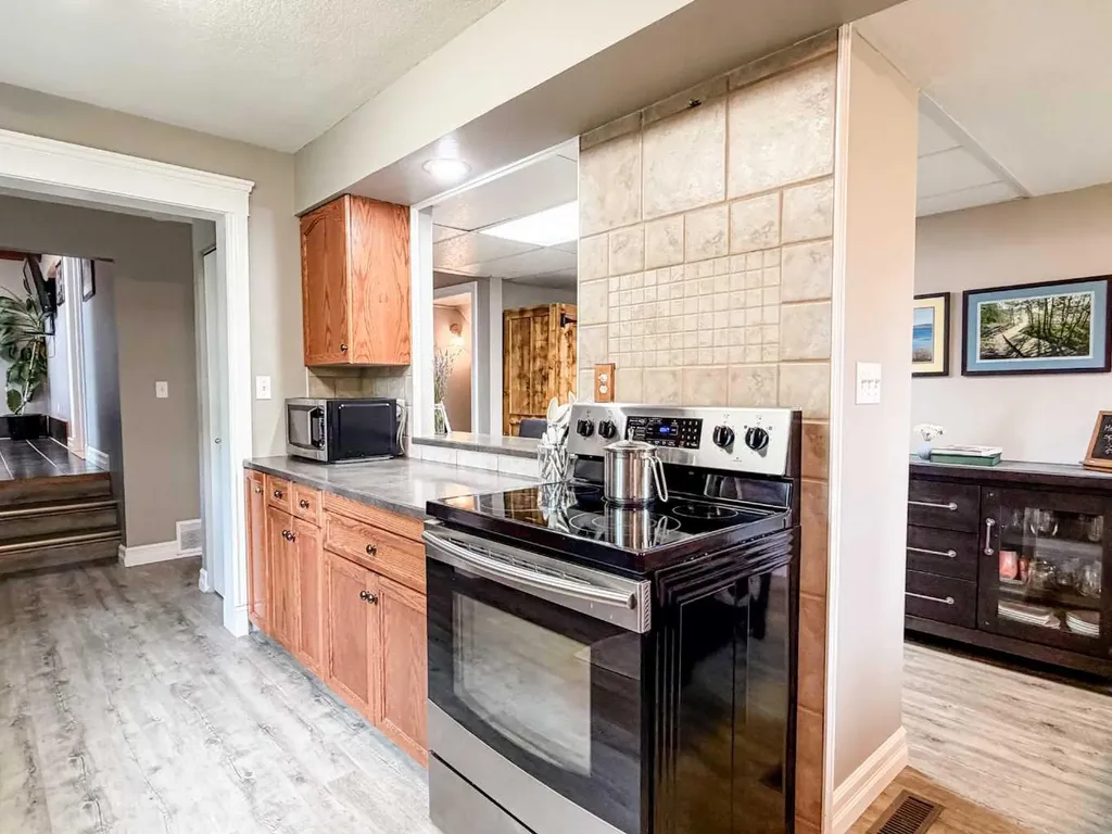 6108 41 Avenue Stettler AB T4K 1H2