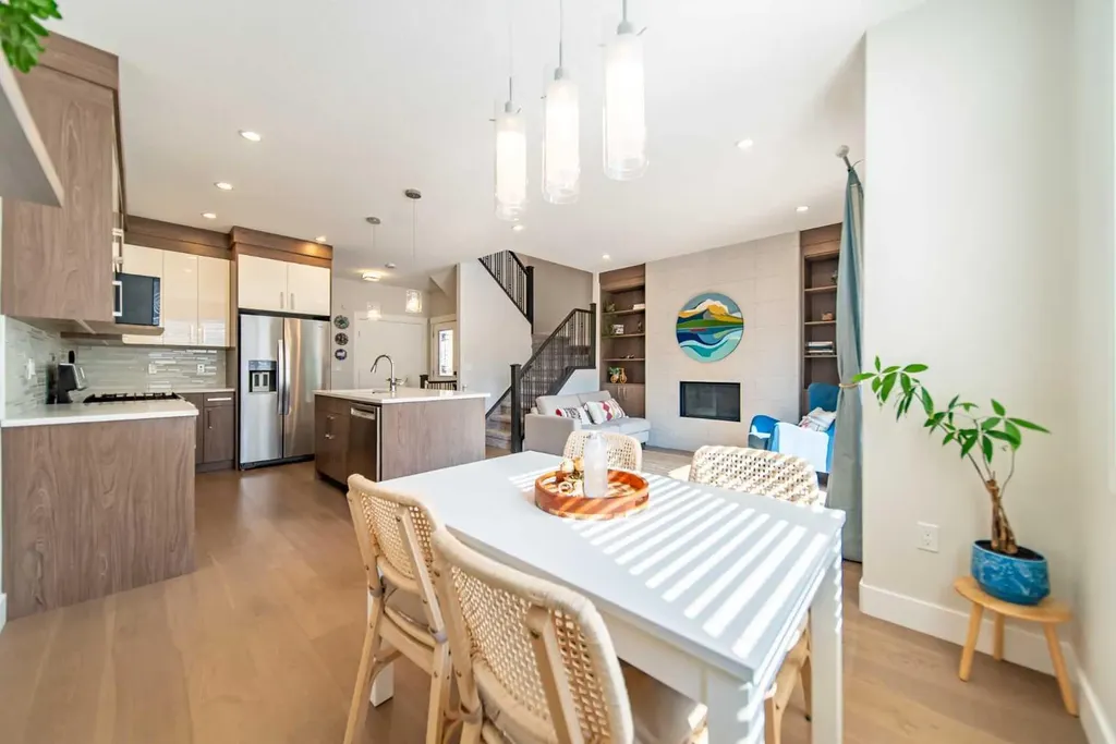 1934 26 Street SW Calgary AB T3E 2A1