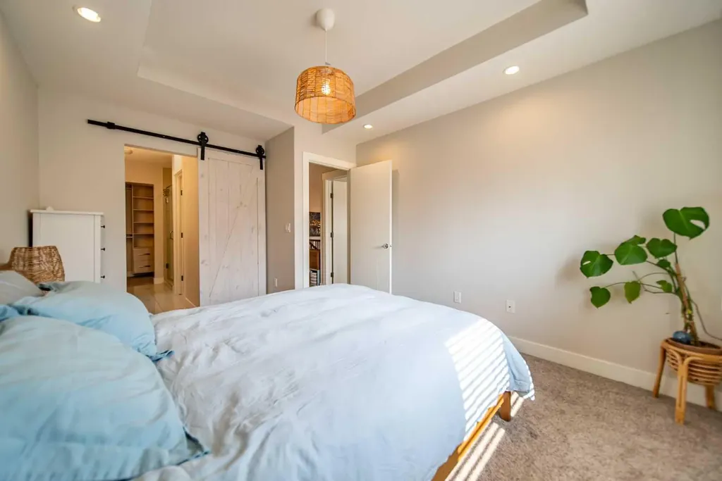 1934 26 Street SW Calgary AB T3E 2A1