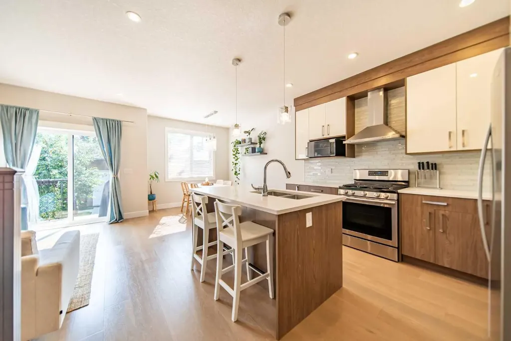 1934 26 Street SW Calgary AB T3E 2A1