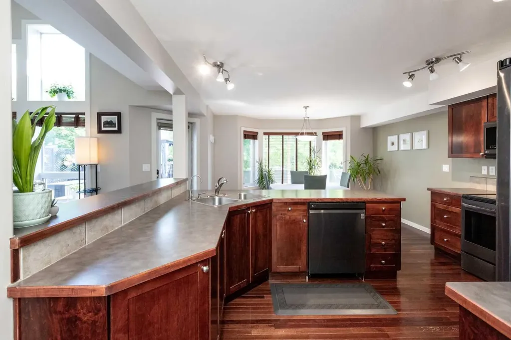 454 Wishart Street Red Deer AB T4N 7E9
