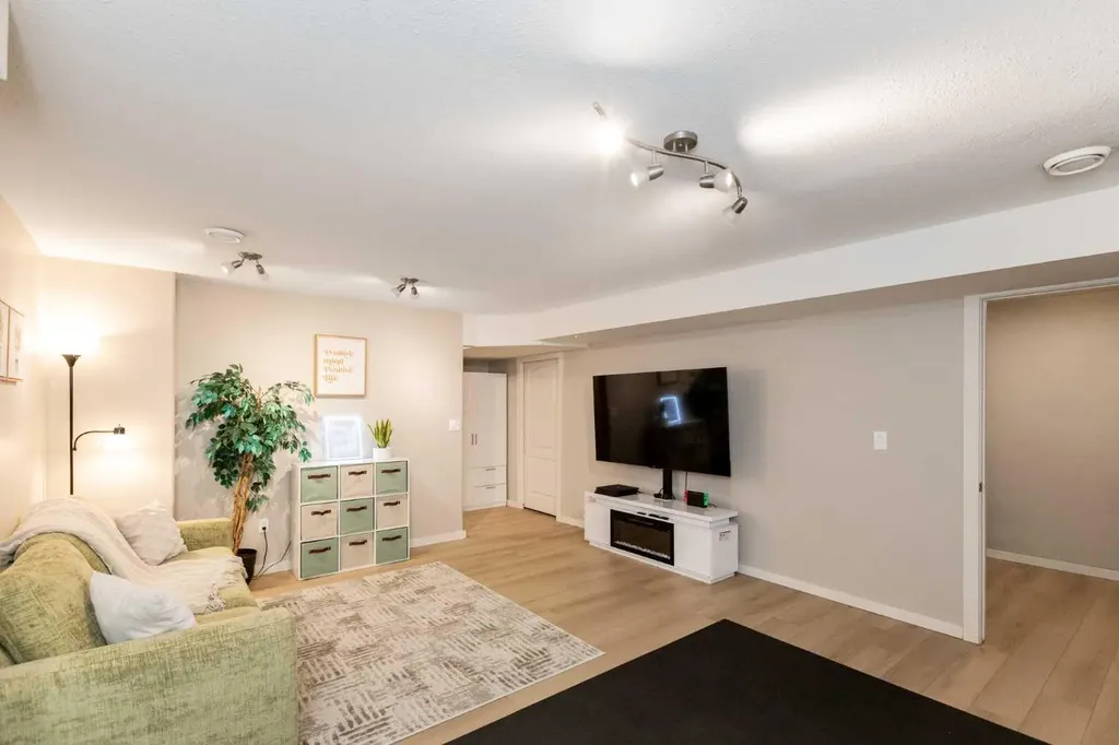 454 Wishart Street Red Deer AB T4N 7E9
