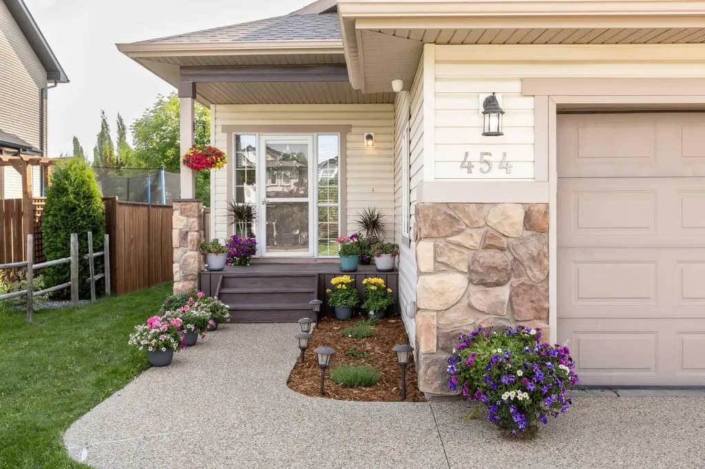 454 Wishart Street Red Deer AB T4N 7E9