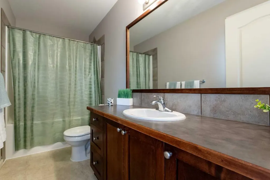 454 Wishart Street Red Deer AB T4N 7E9