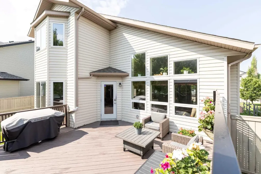 454 Wishart Street Red Deer AB T4N 7E9