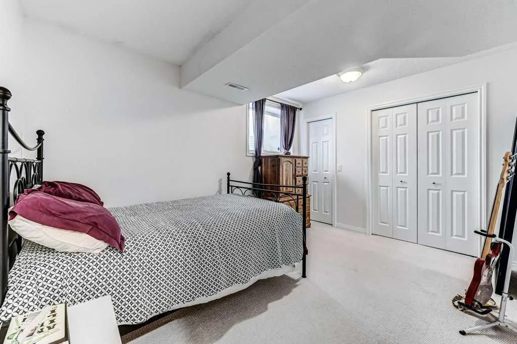 11 Cranfield Link SE Calgary AB T3M 1H9