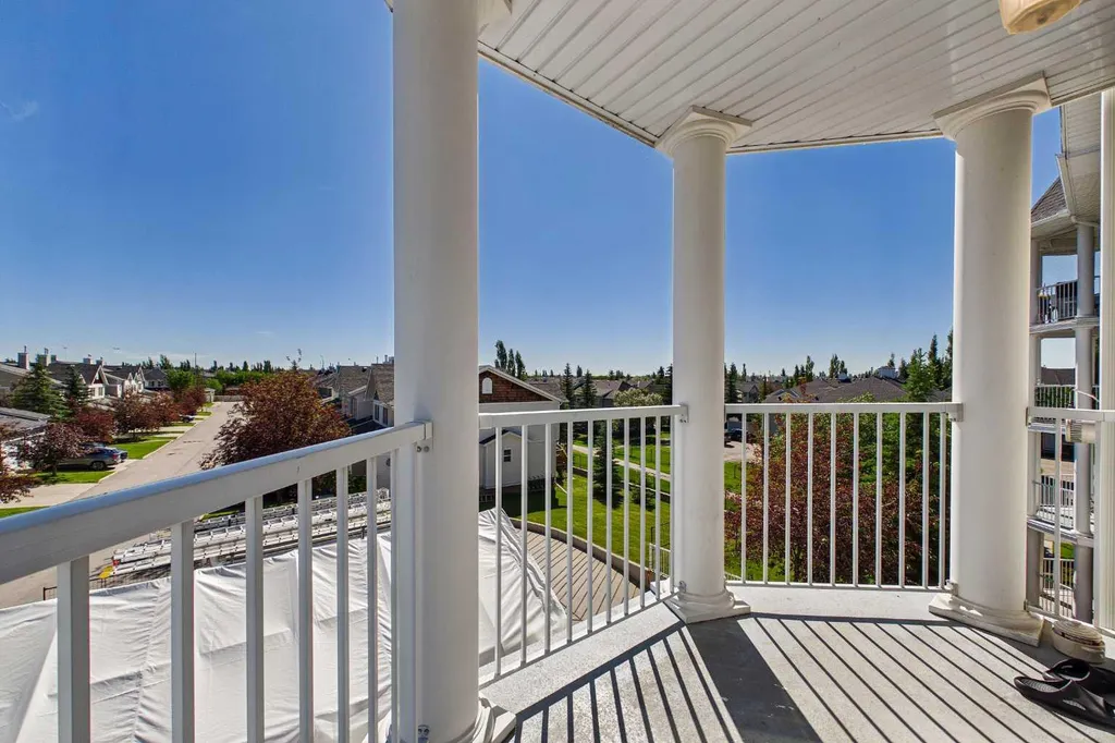 43 Country Village Lane NE Calgary AB T3K 0G2
