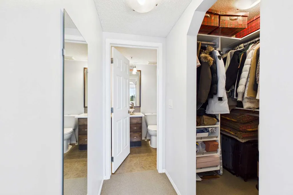 43 Country Village Lane NE Calgary AB T3K 0G2