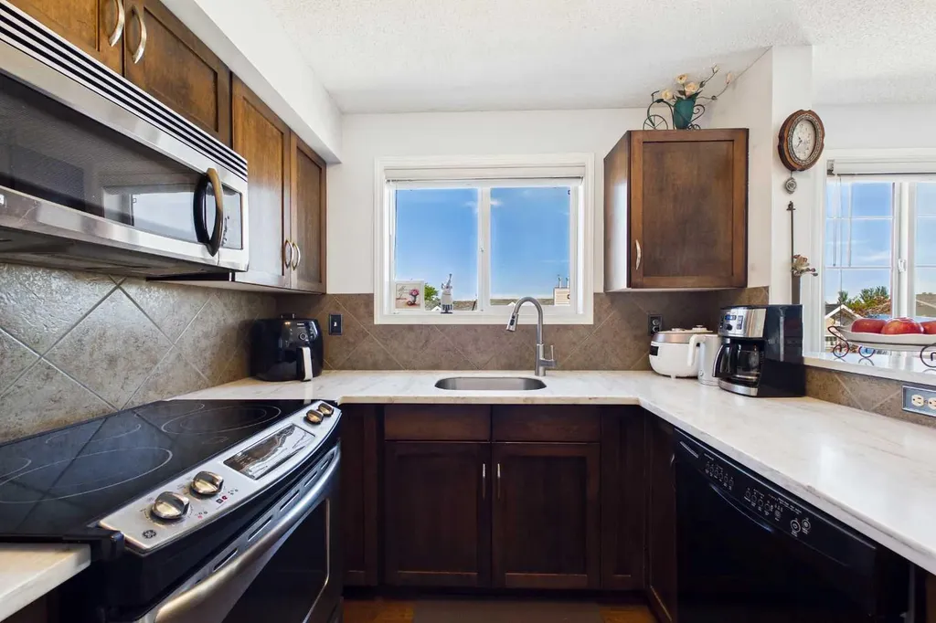 43 Country Village Lane NE Calgary AB T3K 0G2