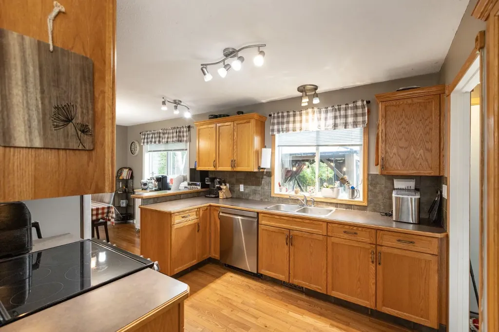4510 60 Avenue Innisfail AB T4G 1L2