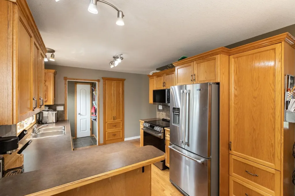 4510 60 Avenue Innisfail AB T4G 1L2
