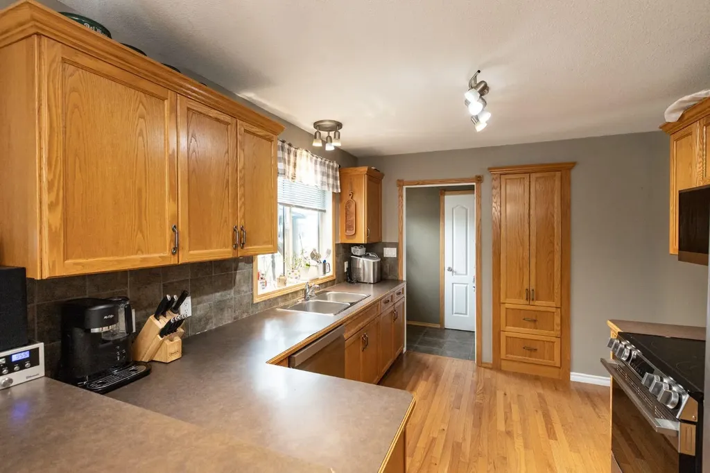 4510 60 Avenue Innisfail AB T4G 1L2