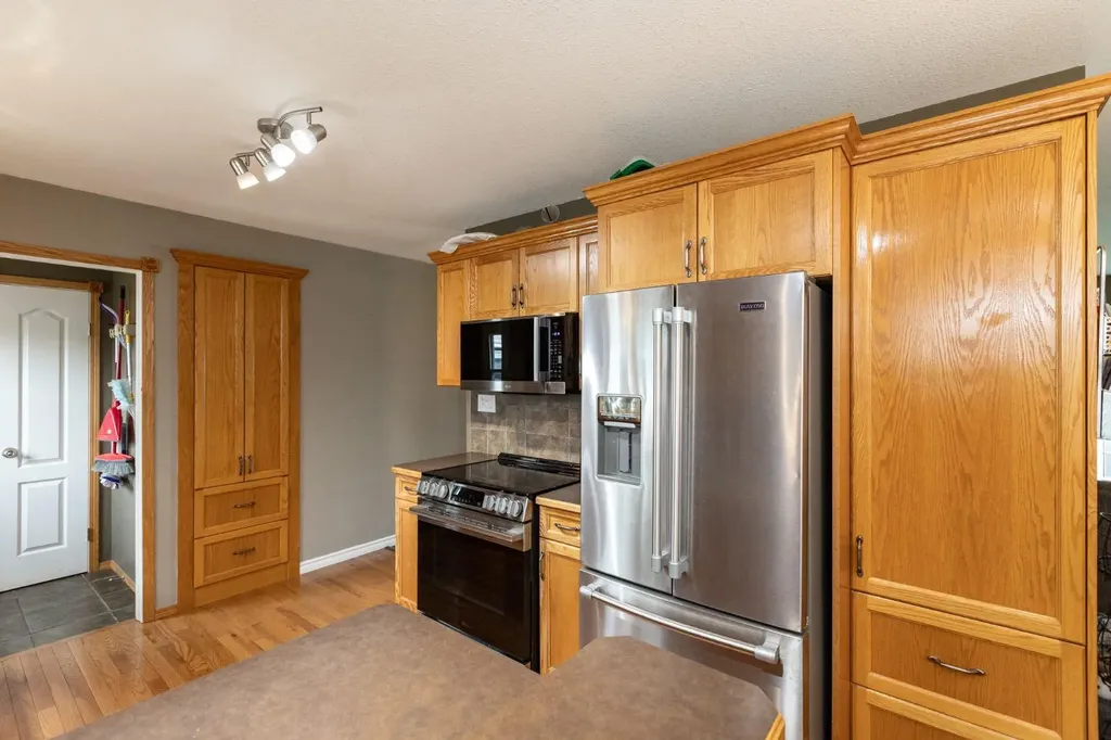 4510 60 Avenue Innisfail AB T4G 1L2