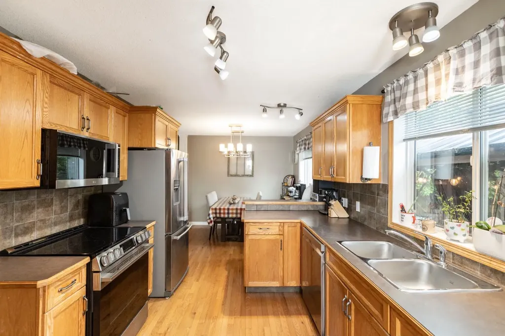 4510 60 Avenue Innisfail AB T4G 1L2