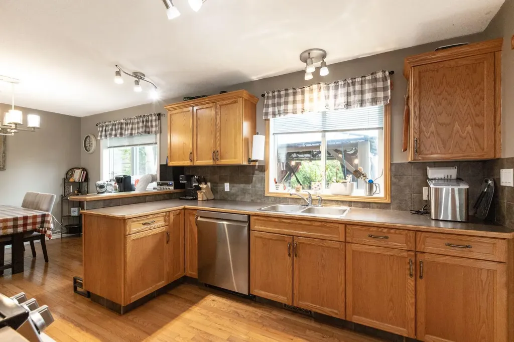 4510 60 Avenue Innisfail AB T4G 1L2