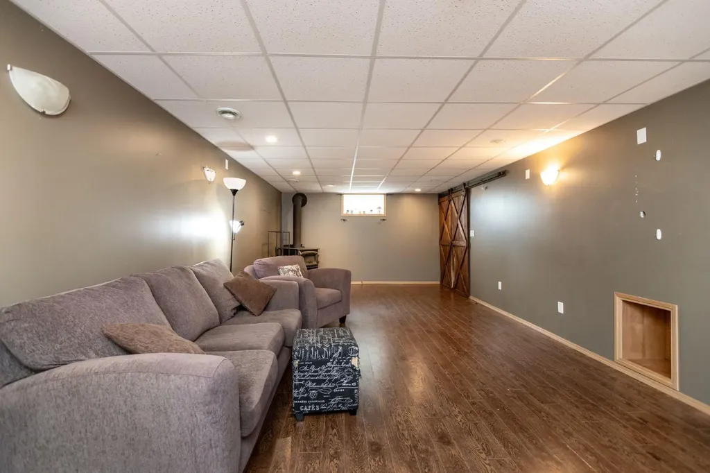 4510 60 Avenue Innisfail AB T4G 1L2