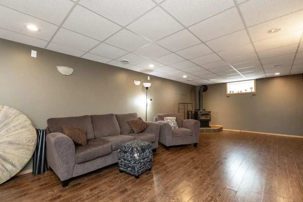 4510 60 Avenue Innisfail AB T4G 1L2
