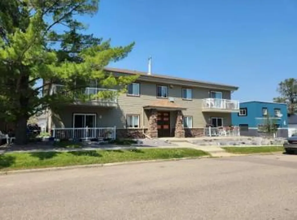 5032 51 A Street Sylvan Lake AB T4S1E3