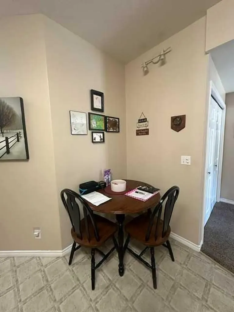 5032 51 A Street Sylvan Lake AB T4S1E3