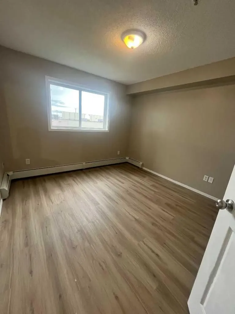 4975 130 Avenue SE Calgary AB T2Z 4M5