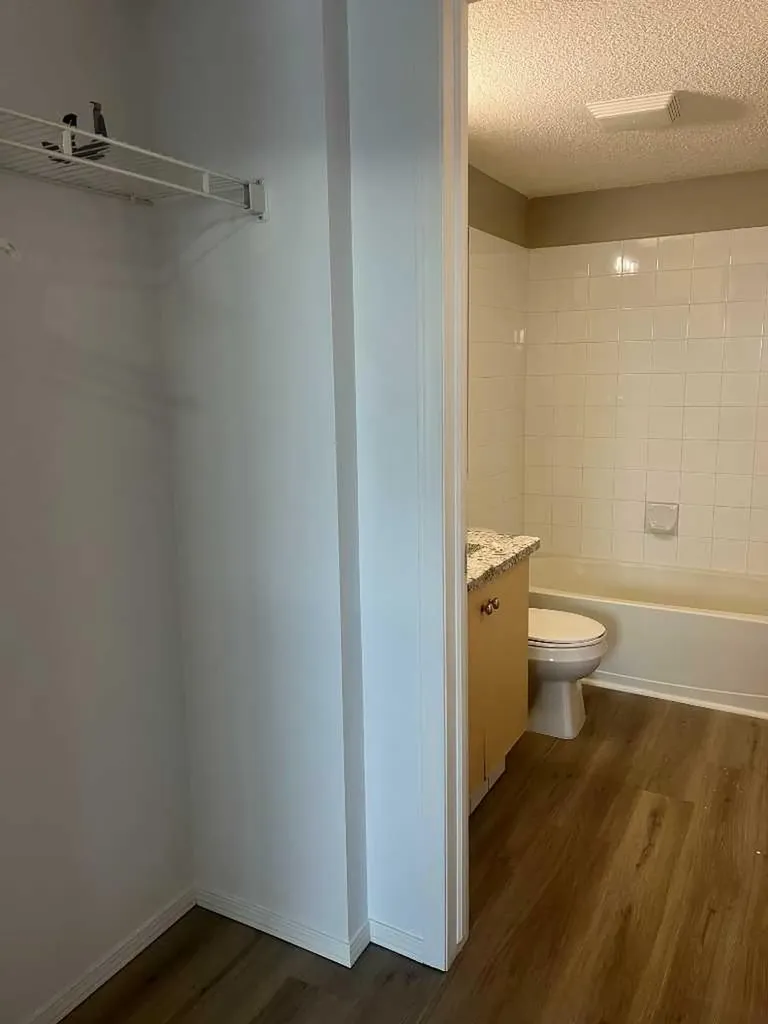 4975 130 Avenue SE Calgary AB T2Z 4M5