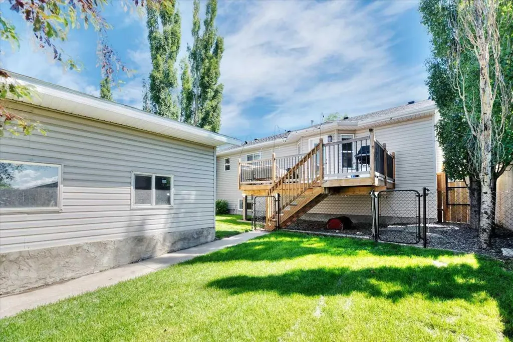 26 Strathford Close Strathmore AB T1P 1S5