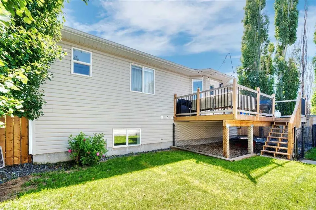 26 Strathford Close Strathmore AB T1P 1S5