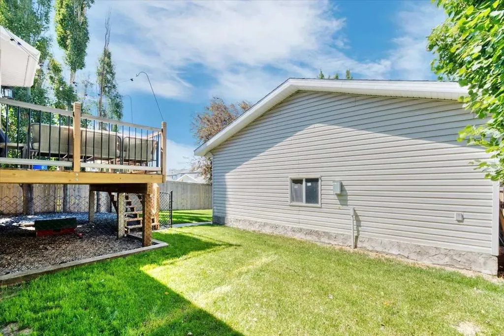 26 Strathford Close Strathmore AB T1P 1S5
