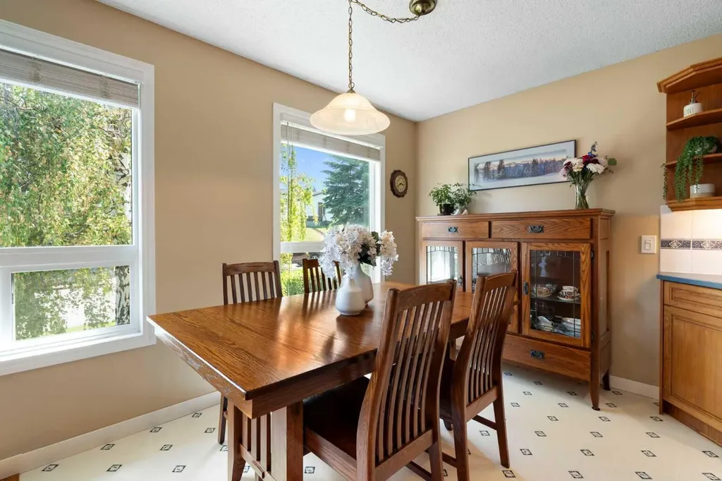 32 Beddington Road NE Calgary AB T3K 1N6