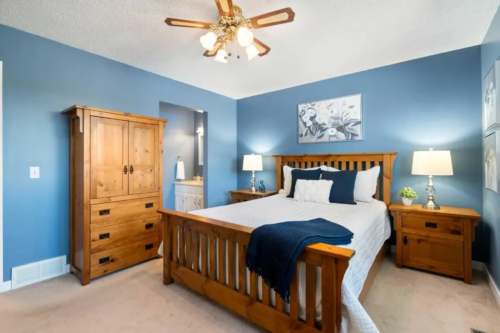 32 Beddington Road NE Calgary AB T3K 1N6