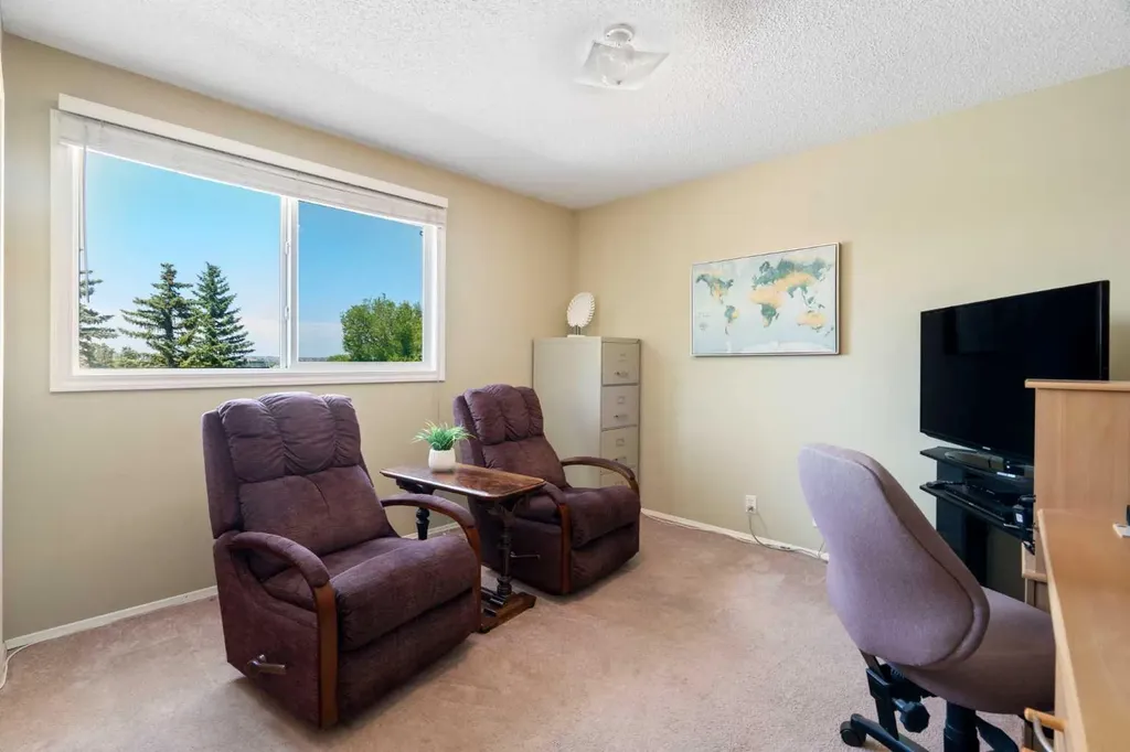 32 Beddington Road NE Calgary AB T3K 1N6