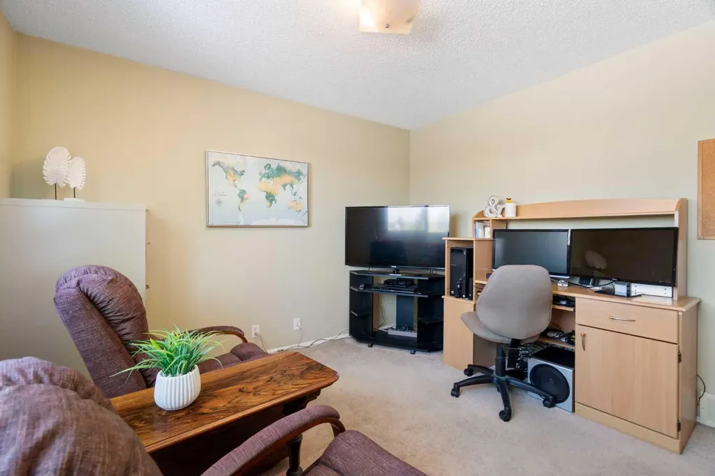 32 Beddington Road NE Calgary AB T3K 1N6