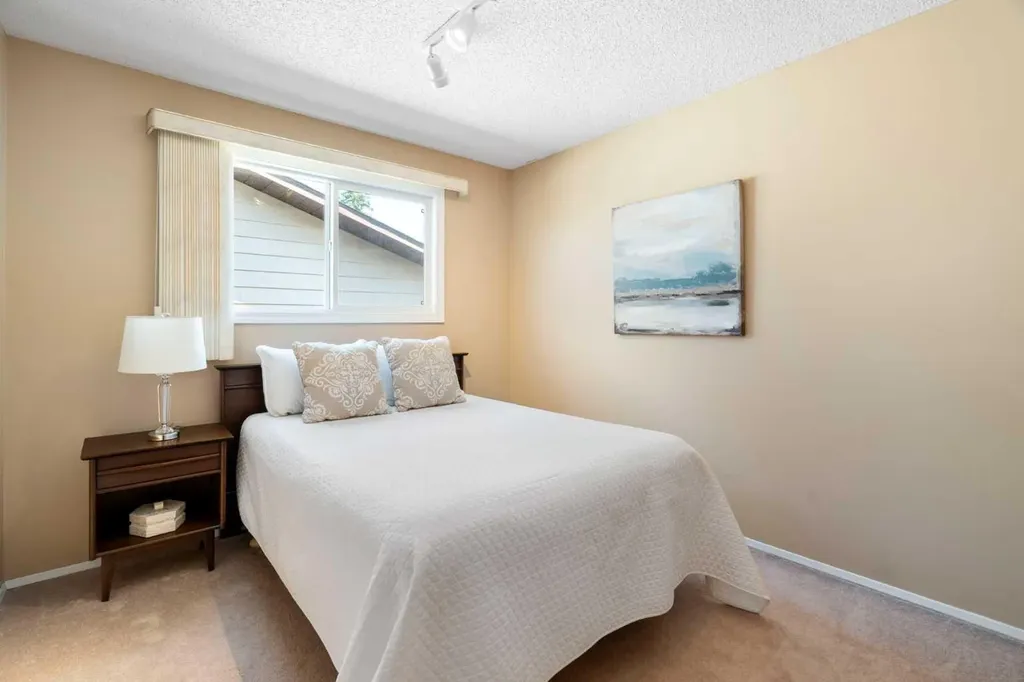 32 Beddington Road NE Calgary AB T3K 1N6