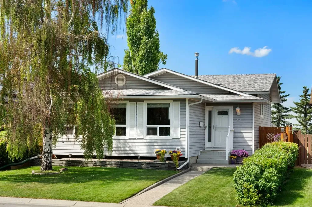32 Beddington Road NE Calgary AB T3K 1N6