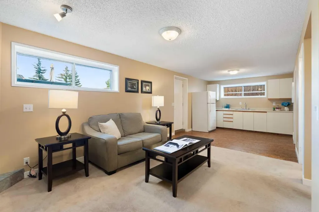 32 Beddington Road NE Calgary AB T3K 1N6