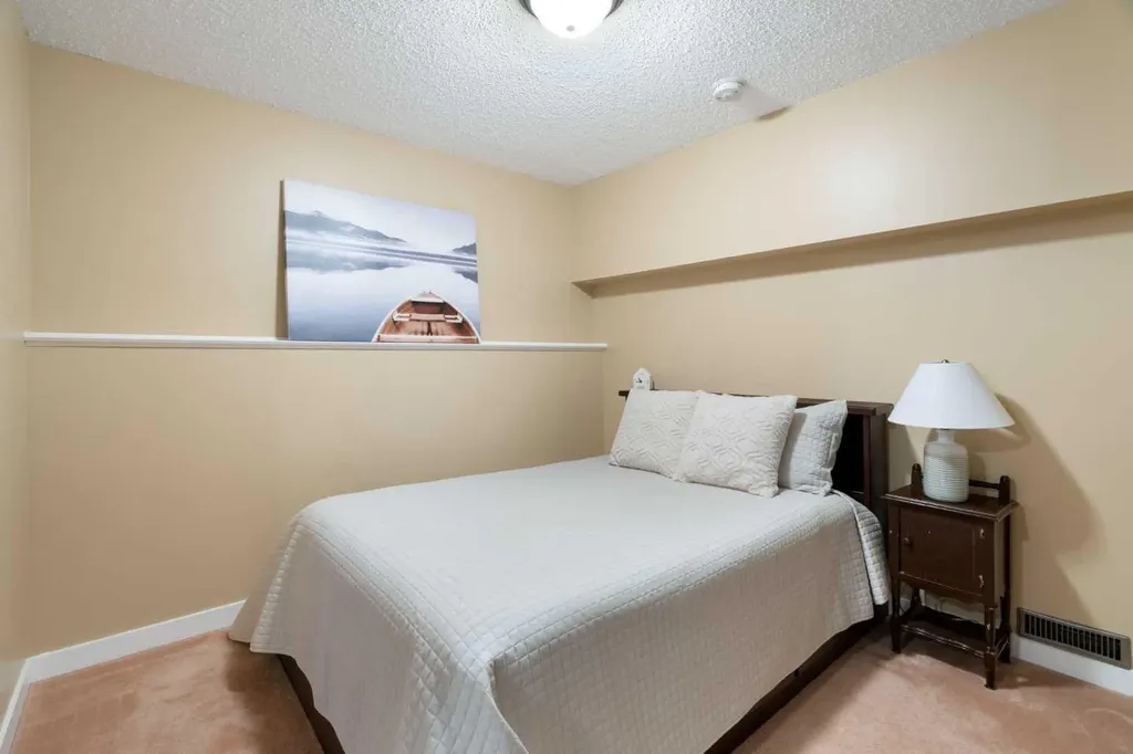 32 Beddington Road NE Calgary AB T3K 1N6