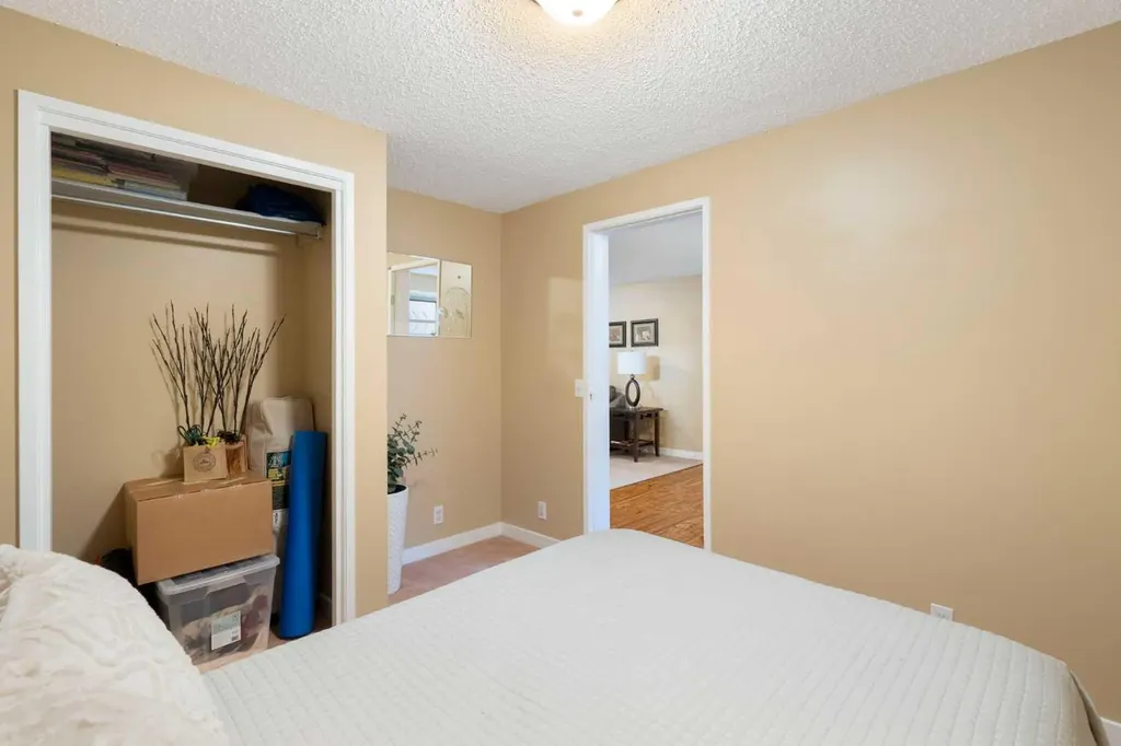 32 Beddington Road NE Calgary AB T3K 1N6